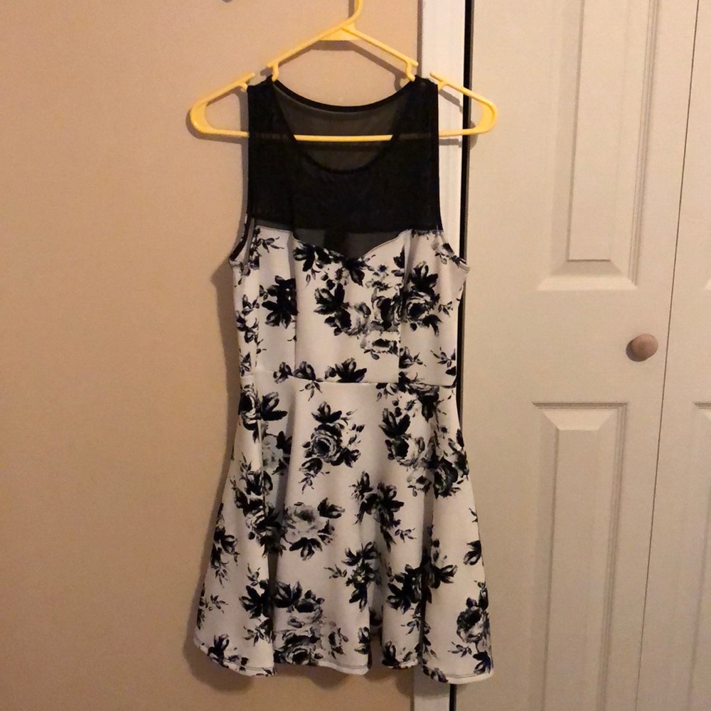 Black and white dress (roses)
